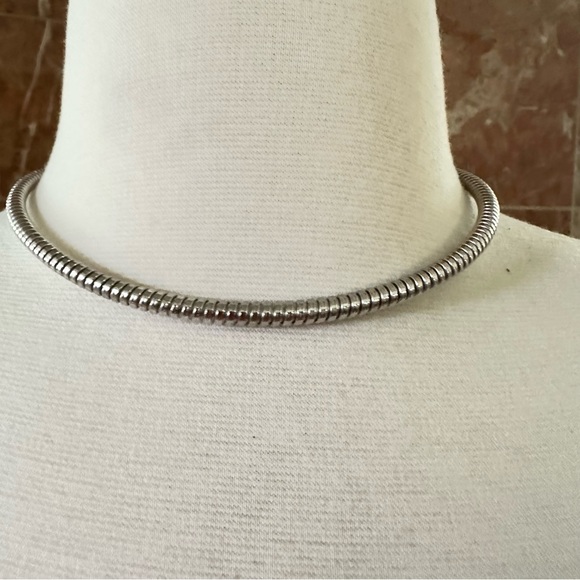 Authentic Pearl Silver Tone Chocker Style Necklace Size 16” - Picture 3 of 6
